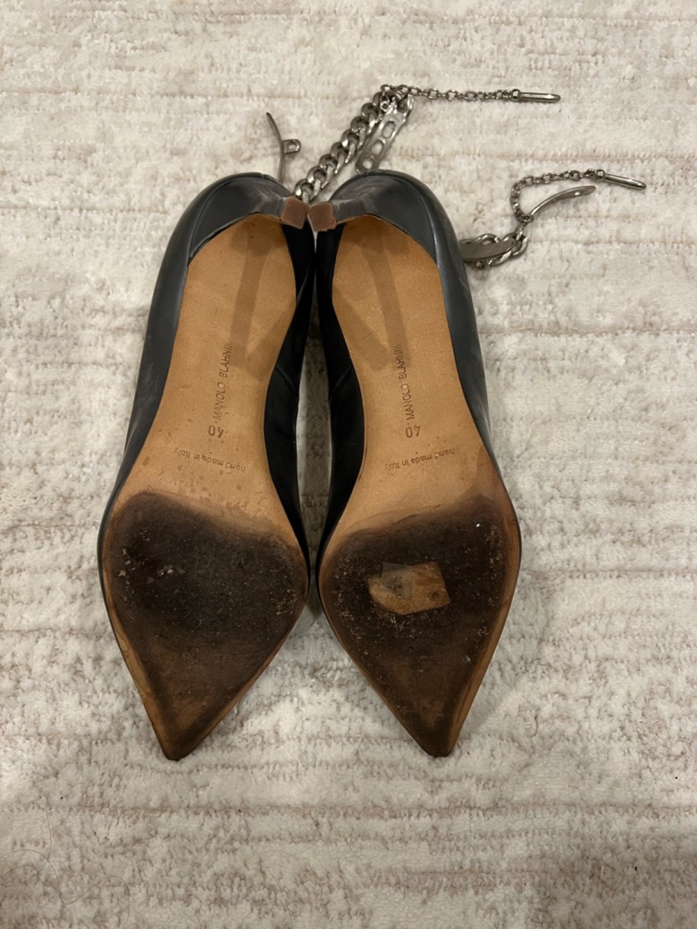 Manolo Blahnik BB Metallic Patent Leather & Chain Ankle-Strap Pumps sz 40 - Picture 9 of 11